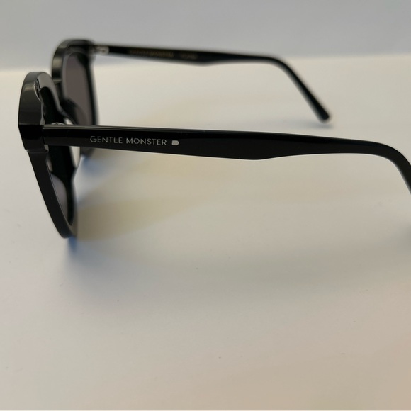 New GENTLE MONSTER - Picture 2 of 4